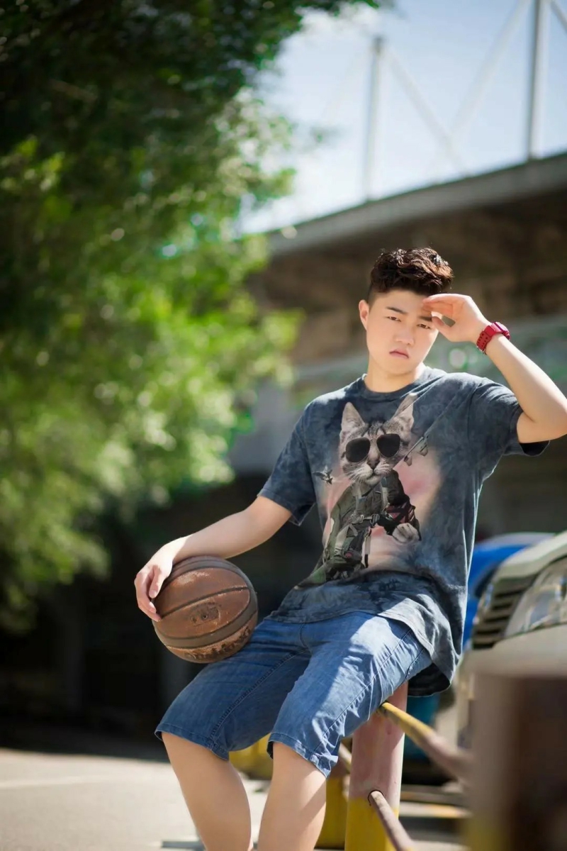 马杰耀,男,2020年毕业于南昌工学院电气工程及其自动化专业,现任职于